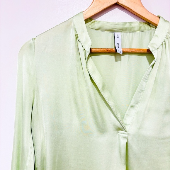 MANGO Mandarin-collar satin light green blouse - Picture 3 of 9